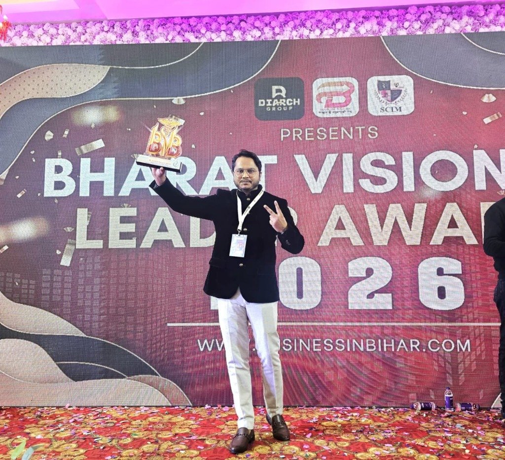 CEO Dr. Saddam Hussain Warsi holding the Bharat Visionary Award 2026